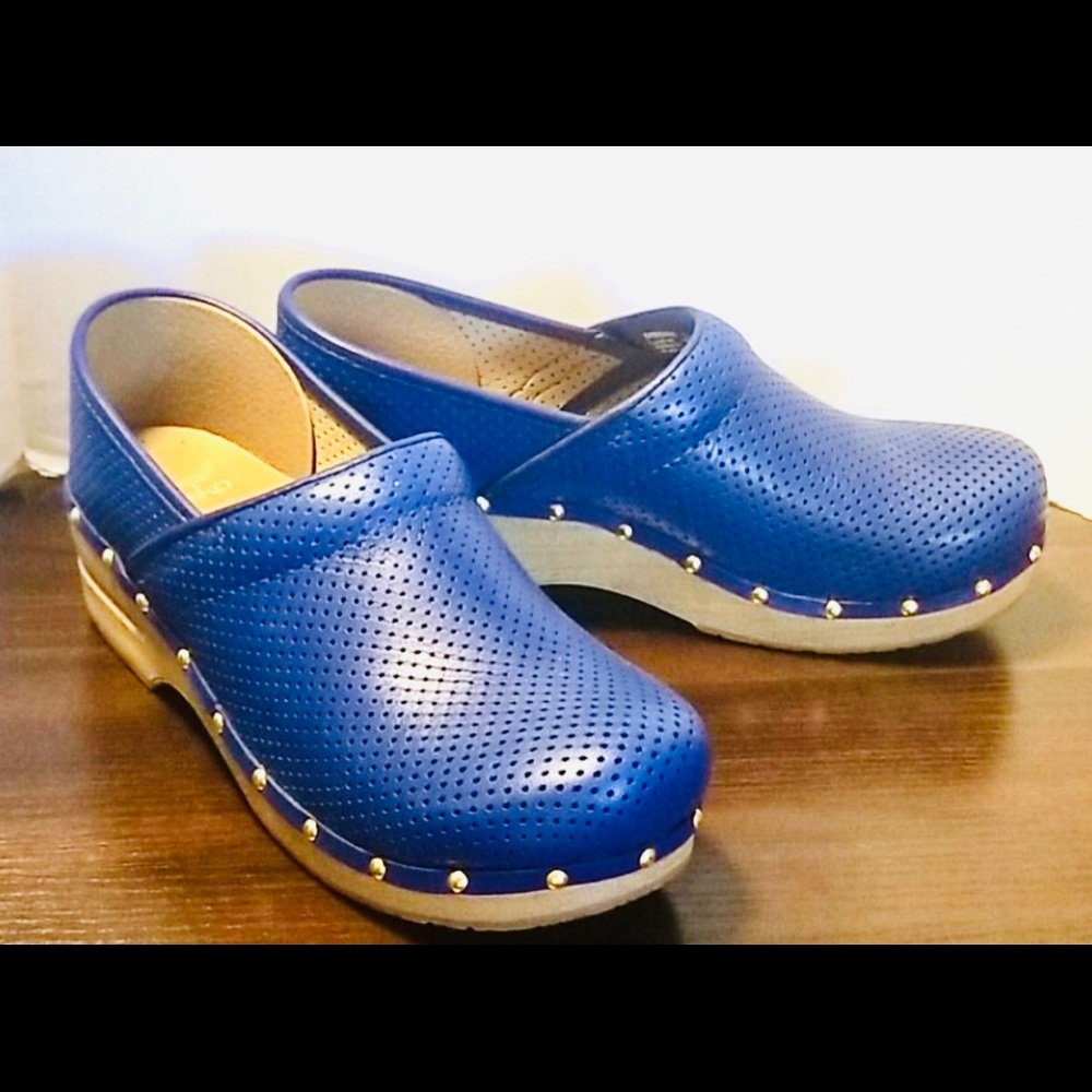 Dansko size 41, royal blue
